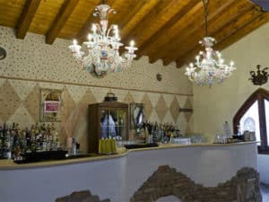 murano-glass-chandelier-Milan-lounge-bar-italy